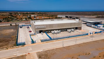 Nave industrial de Paquetexpress en Mazatlán Logistics Center, ejemplo de operación 3PL y centro de distribución