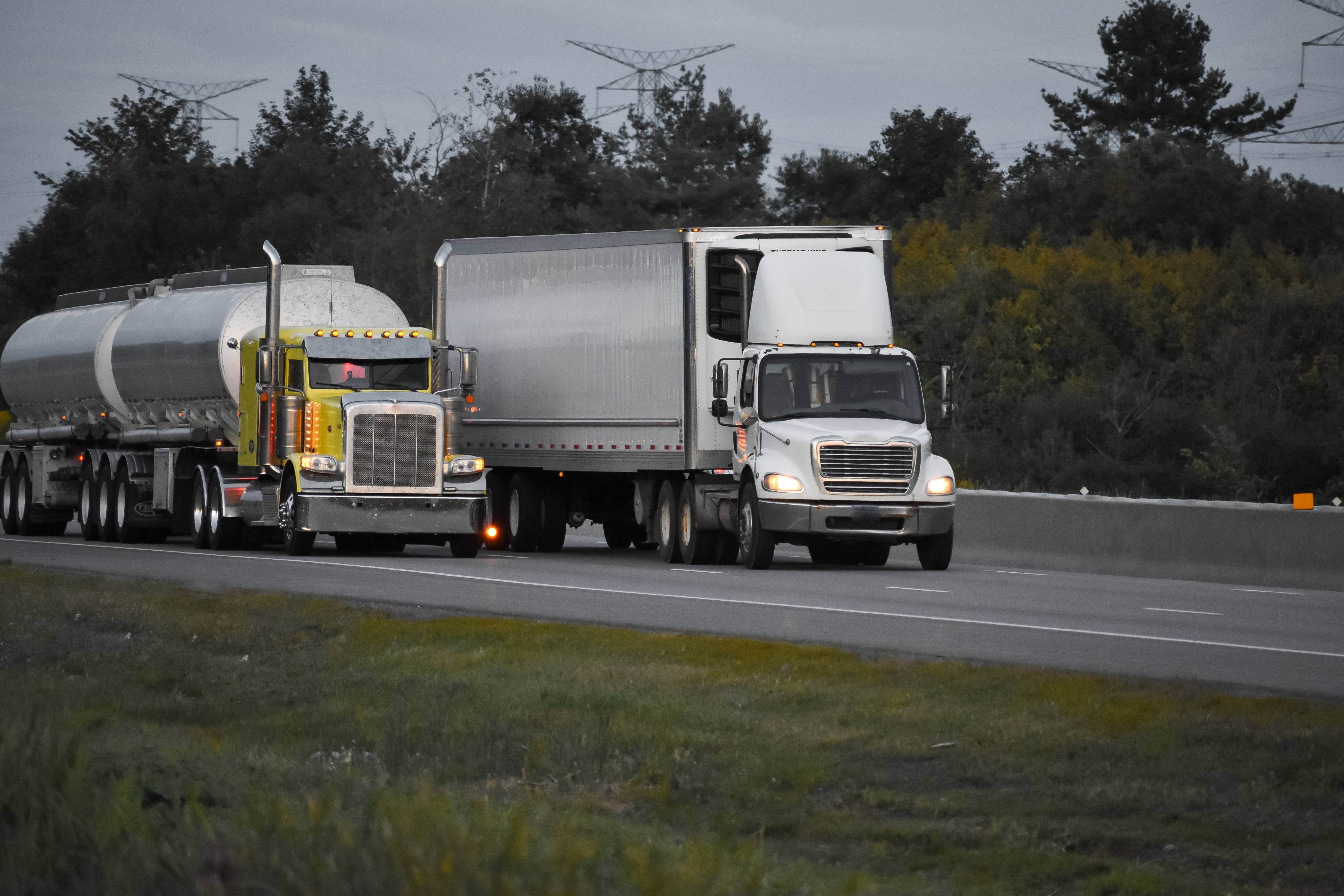 Trailers sobre la carretera